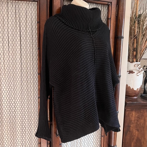 Completo Collection Turtleneck Sweater - Picture 2 of 5
